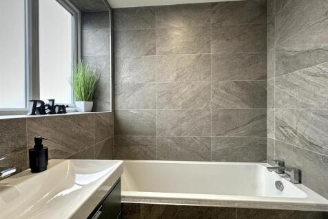 BATHROOM/WC