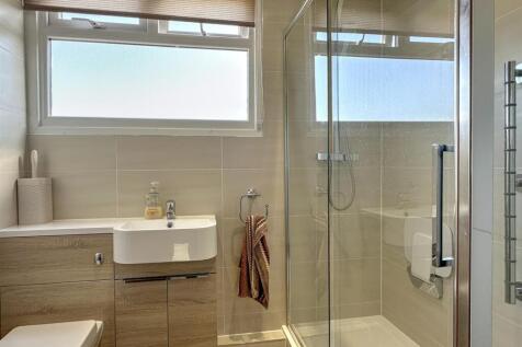 SHOWER ROOM/WC