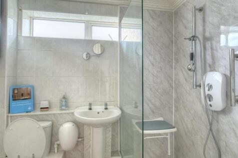 SHOWER ROOM/WC
