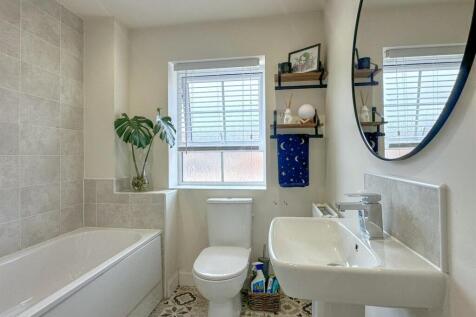 BATHROOM/WC