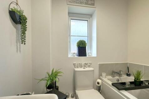 BATHROOM/WC