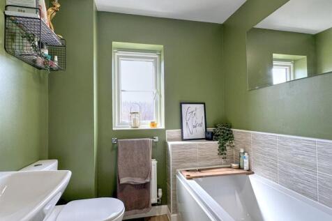 BATHROOM/WC
