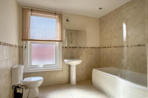 BATHROOM/WC