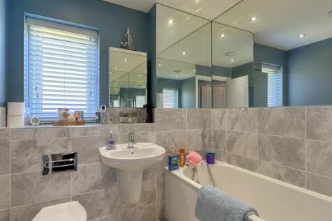 BATHROOM/WC