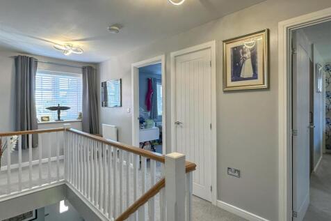 FIRST FLOOR LANDING