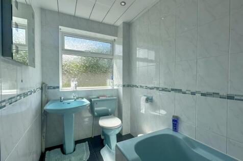 BATHROOM/WC