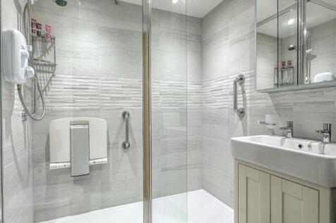 SHOWER ROOM/WC