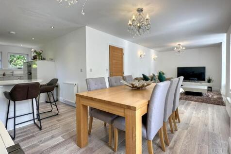 OPEN PLAN LOUNGE &amp; KITCHEN DINER