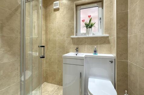 GROUND FLOOR SHOWER ROOM/WC