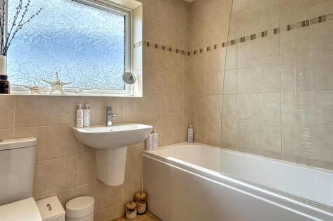 BATHROOM/WC