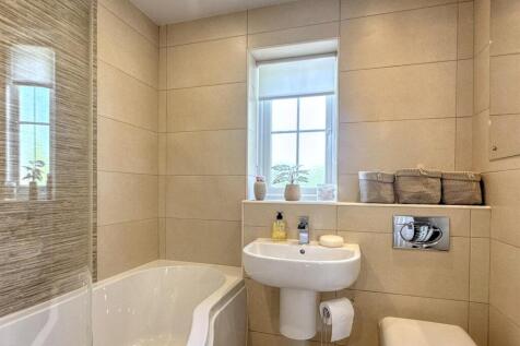 BATHROOM/WC