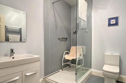 SHOWER ROOM/WC