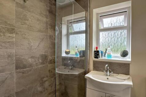 ENSUITE SHOWER ROOM/WC