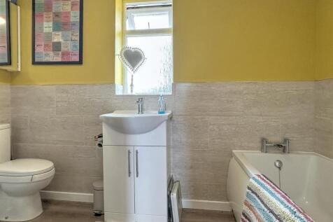 FAMILY BATHROOM/WC