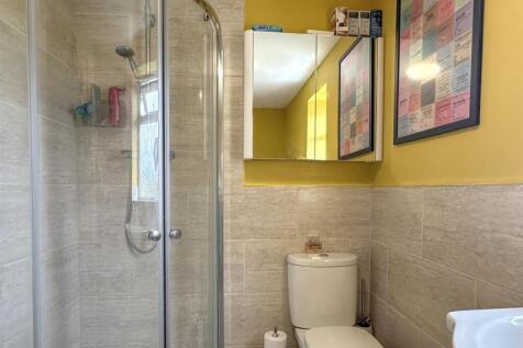 FAMILY BATHROOM/WC