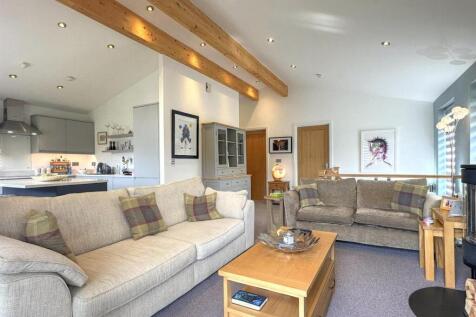 OPEN PLAN LOUNGE