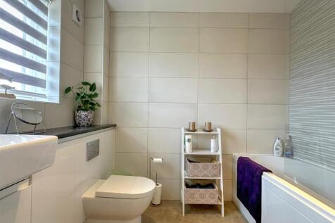 BATHROOM/WC