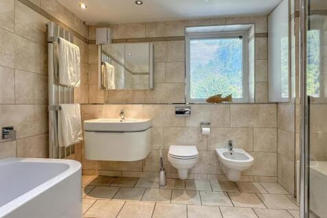 BATHROOM/WC