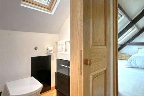 FIRST FLOOR WC