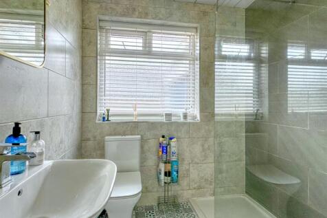 SHOWER ROOM/WC