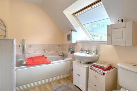 BATHROOM/WC
