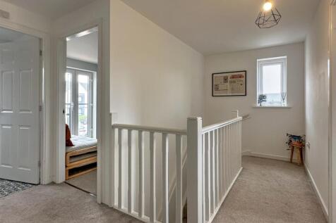 FIRST FLOOR LANDING