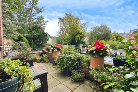 PRIVATE TERRACE
