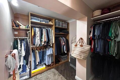 WALK IN WARDROBE