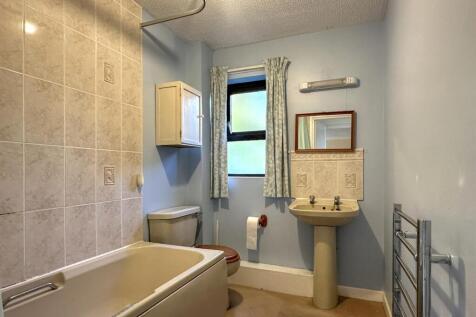 BATHROOM/WC