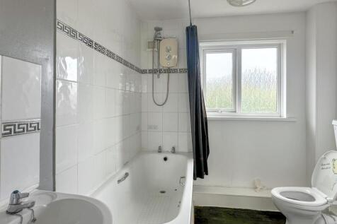BATHROOM/WC