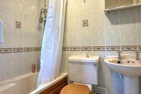 BATHROOM/WC
