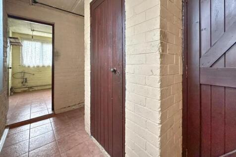 REAR LOBBY &amp; UTILITY