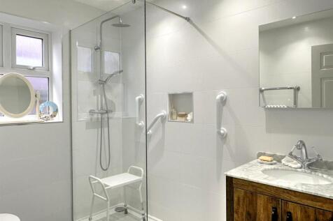 SHOWER ROOM/WC