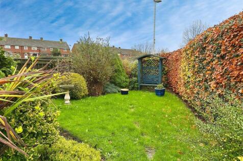 EXTERNALLY - SIDE GARDEN