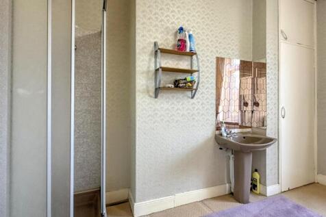 BATHROOM/WC