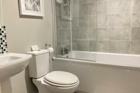 bathroom 1.jpg