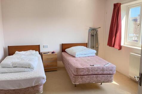 Bed 1.jpg