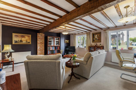 FAMILY/DINING ROOM