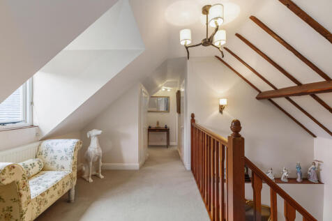 GALLERIED  LANDING