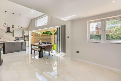 8605387-interior1...