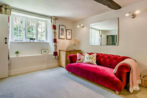 8610134-interior2...