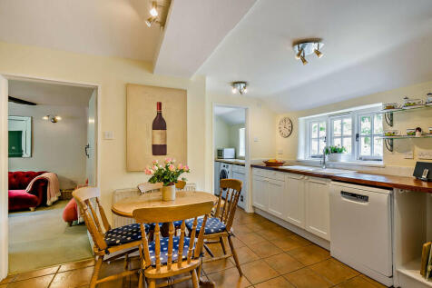 8610134-interior1...