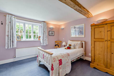 8610134-interior3...