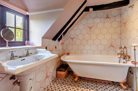 8618200-interior1...