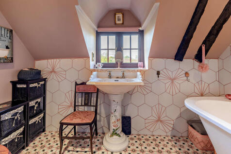 8618200-interior1...