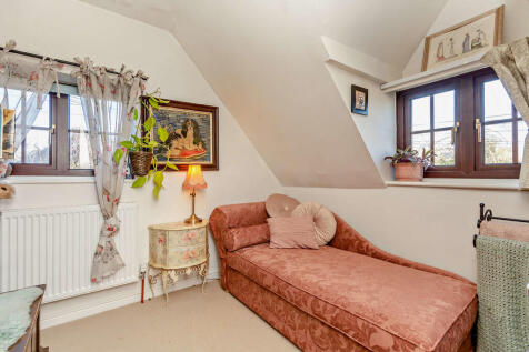 8636982-interior1...