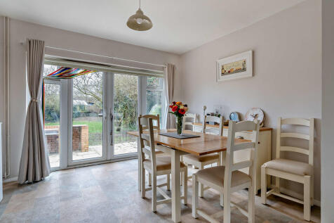 8635752-interior1...