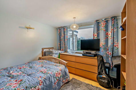 8635752-interior1...