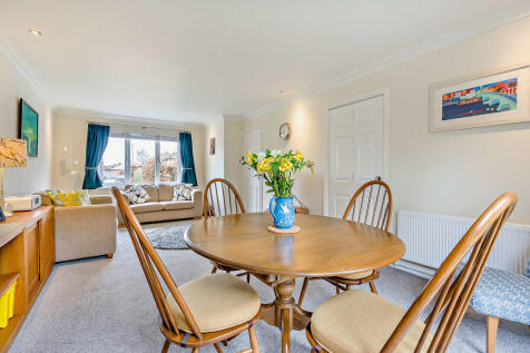 8640597-interior1...