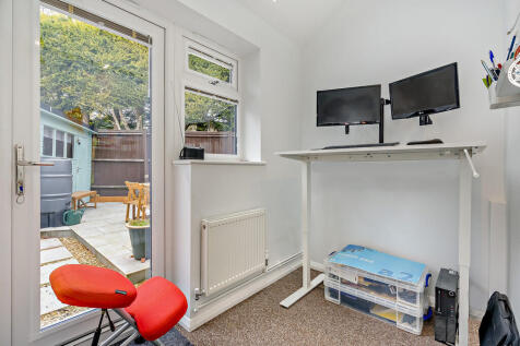 8640597-interior0...